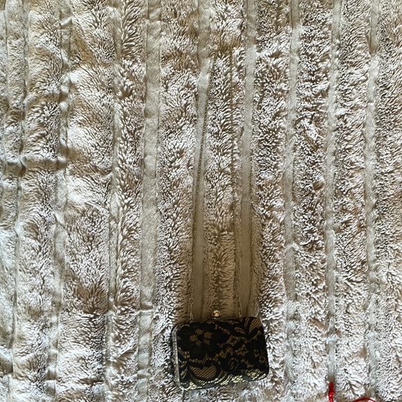 Black Lace & Silver Clamshell Evening Bag - Picture 3 of 10